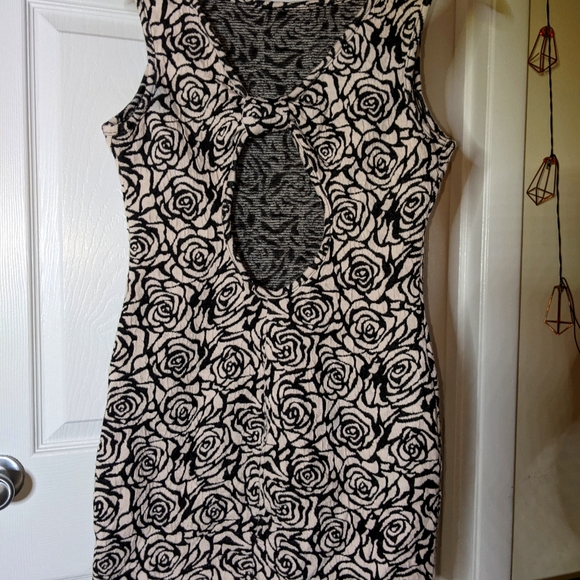 Floral Print Bodycon Cutout Mini Dress - Picture 3 of 6